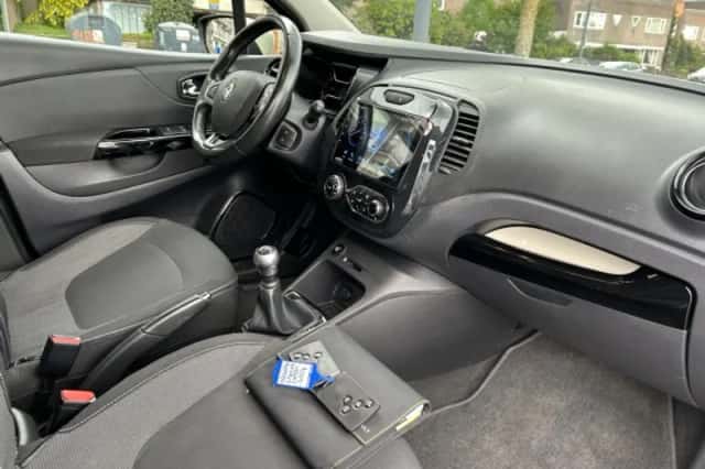 Renault Captur (2017) thumbnail 3