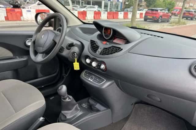 Renault Twingo (2011) thumbnail 3