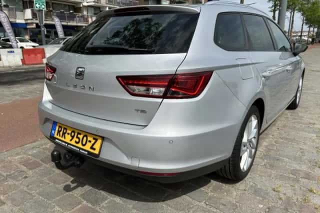 SEAT Leon (2017) thumbnail 2