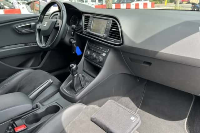 SEAT Leon (2017) thumbnail 3