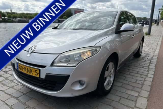 Renault Mégane (2010) thumbnail 1