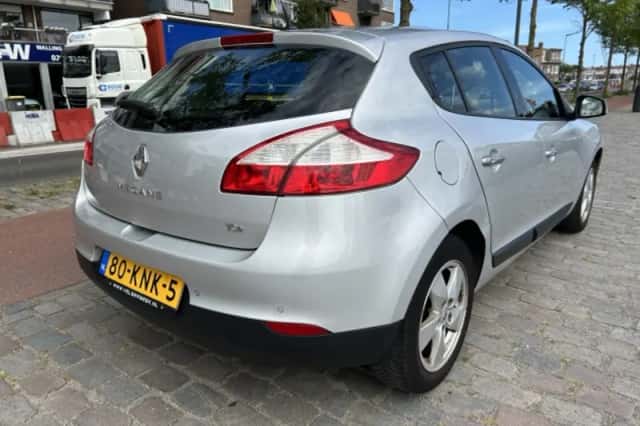 Renault Mégane (2010) thumbnail 2