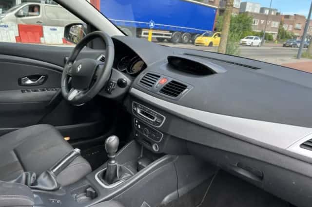 Renault Mégane (2010) thumbnail 3