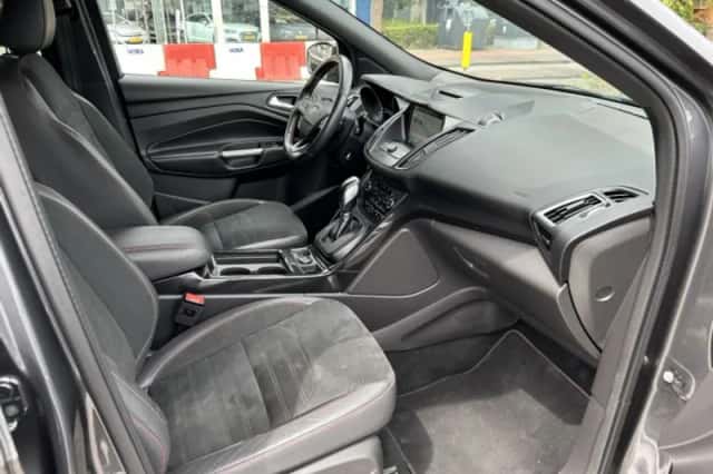 Ford Kuga (2019) thumbnail 3