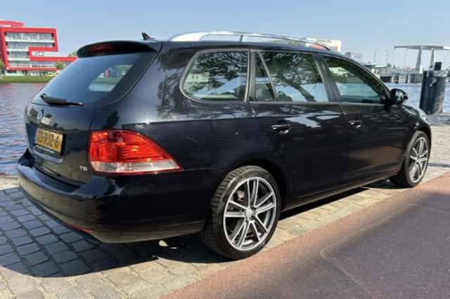 Volkswagen Golf (2011) thumbnail 2