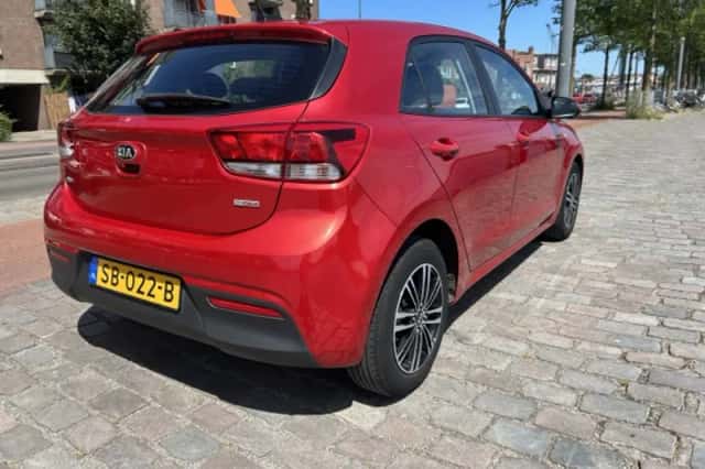 Kia Rio (2018) thumbnail 2