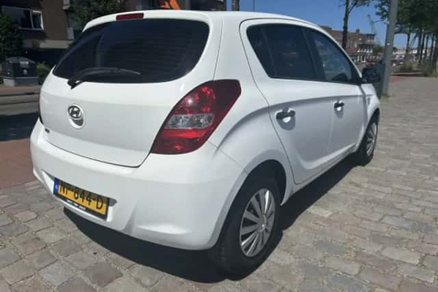 Hyundai i20 (2012) thumbnail 2