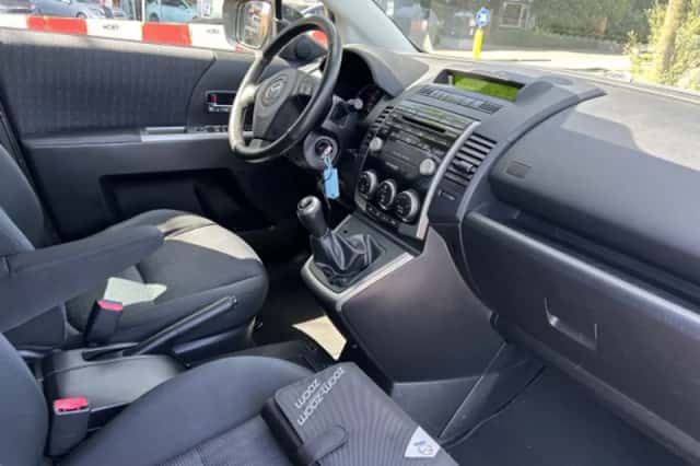 Mazda 5 (2010) thumbnail 3