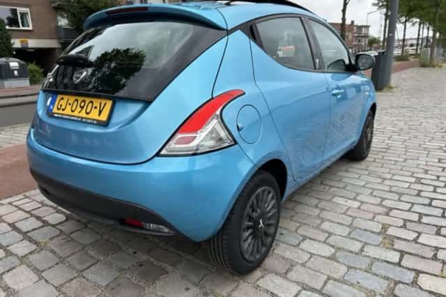 Lancia Ypsilon (2015) thumbnail 2