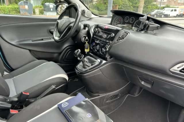 Lancia Ypsilon (2015) thumbnail 3