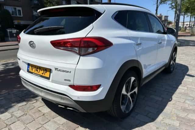 Hyundai Tucson (2017) thumbnail 2