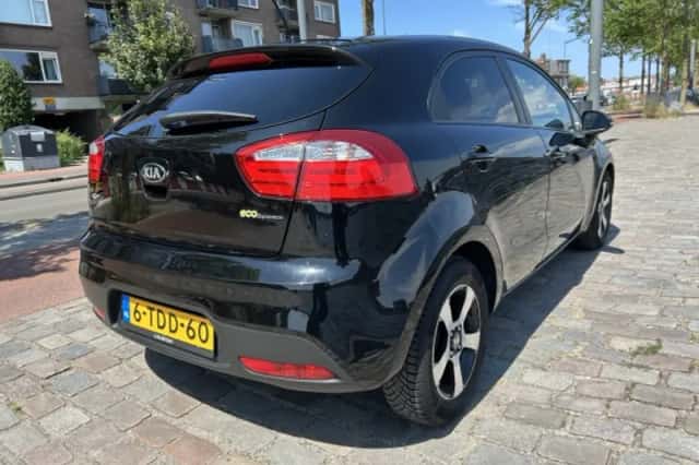 Kia Rio (2014) thumbnail 2