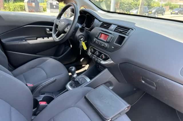 Kia Rio (2014) thumbnail 3