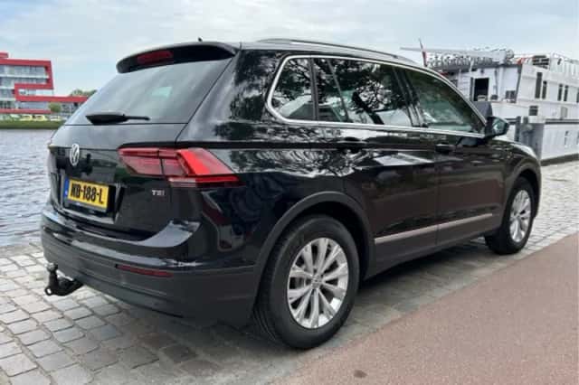 Volkswagen Tiguan (2017) thumbnail 2