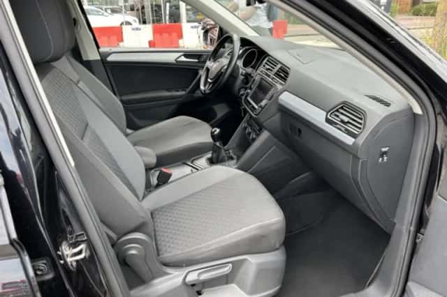 Volkswagen Tiguan (2017) thumbnail 3