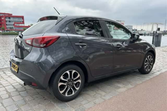 Mazda 2 (2016) thumbnail 2