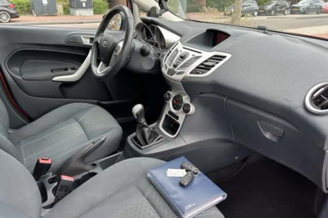 Ford Fiesta (2012) thumbnail 3