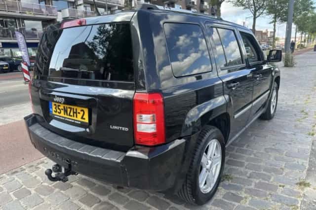 Jeep Patriot (2011) thumbnail 2