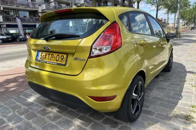 Ford Fiesta (2014) thumbnail 2