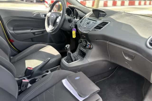 Ford Fiesta (2014) thumbnail 3