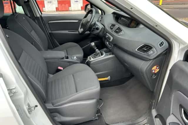 Renault Grand scenic (2016) thumbnail 3