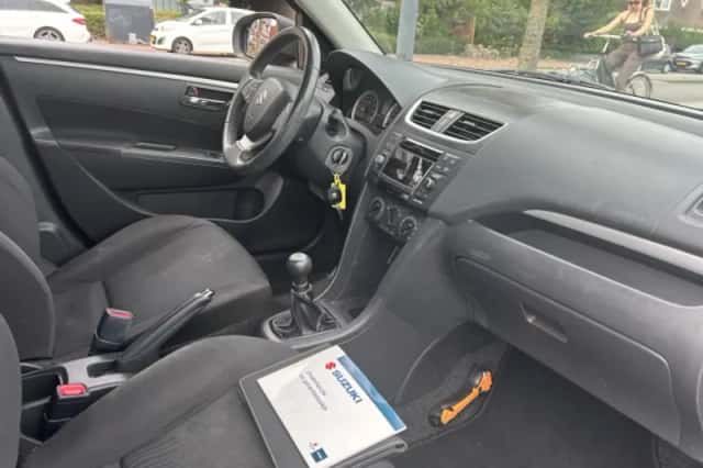 Suzuki Swift (2011) thumbnail 3