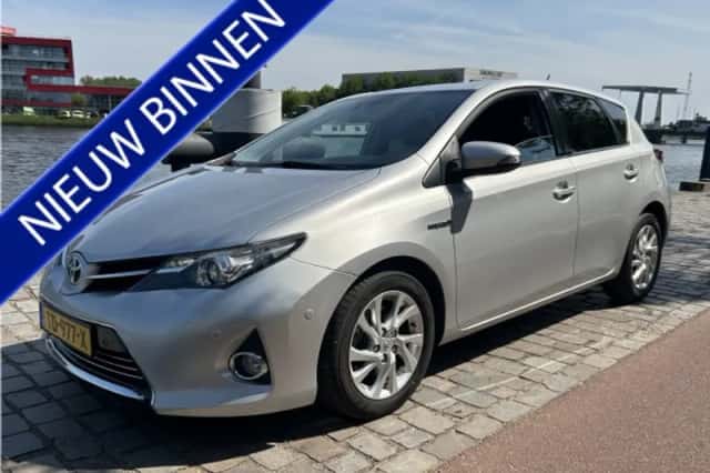 Toyota Auris (2014) thumbnail 1