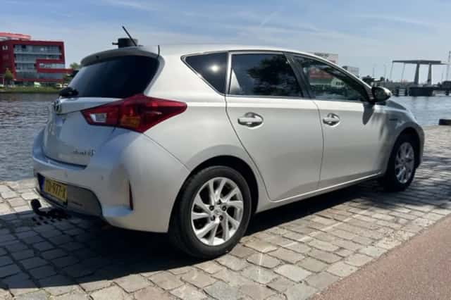 Toyota Auris (2014) thumbnail 2