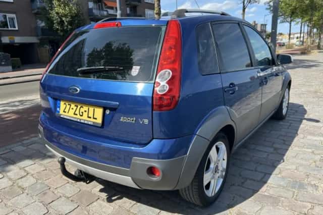 Ford Fiesta (2008) thumbnail 2