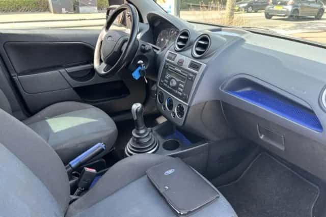 Ford Fiesta (2008) thumbnail 3