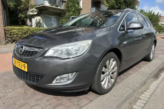 Opel Astra (2012) thumbnail 1