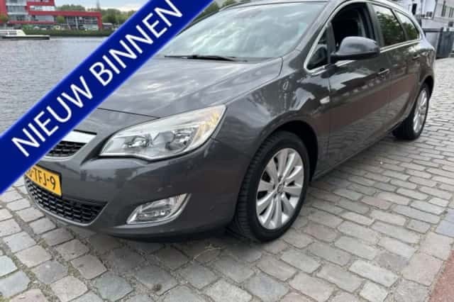 Opel Astra (2012) thumbnail 1