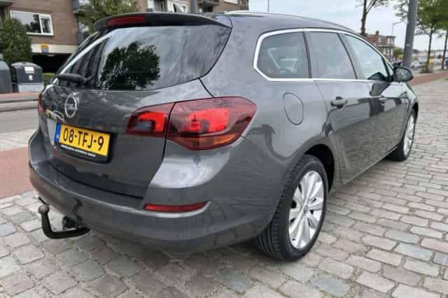 Opel Astra (2012) thumbnail 2