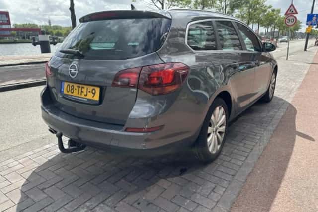 Opel Astra (2012) thumbnail 2