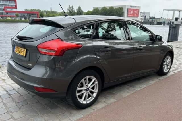 Ford Focus (2018) thumbnail 2