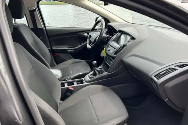 Ford Focus (2018) thumbnail 3
