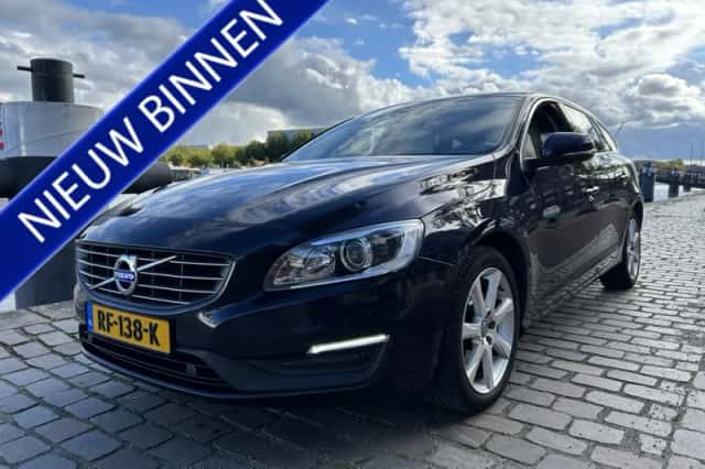 Volvo V60 (2017) thumbnail 1