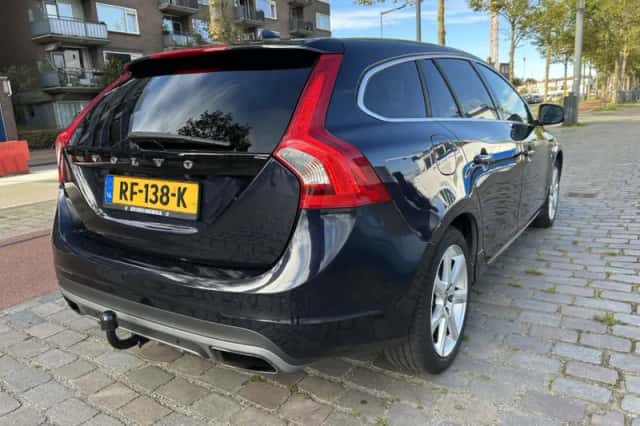 Volvo V60 (2017) thumbnail 2