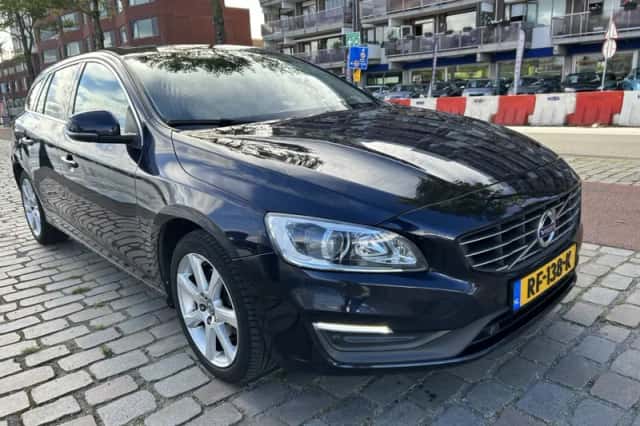 Volvo V60 (2017) thumbnail 4