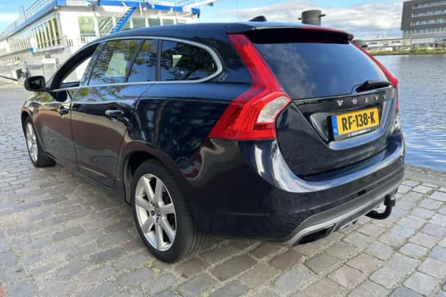 Volvo V60 (2017) thumbnail 5
