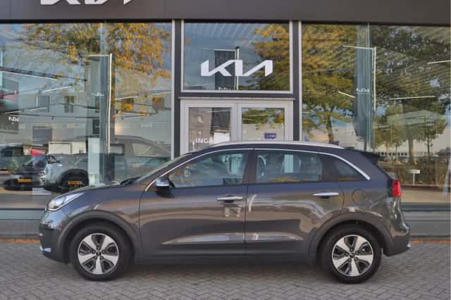 Kia Niro (2018) thumbnail 2
