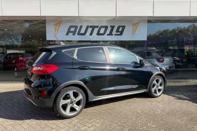 Ford Fiesta (2018) thumbnail 2