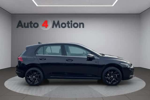 Volkswagen Golf (2024) thumbnail 4