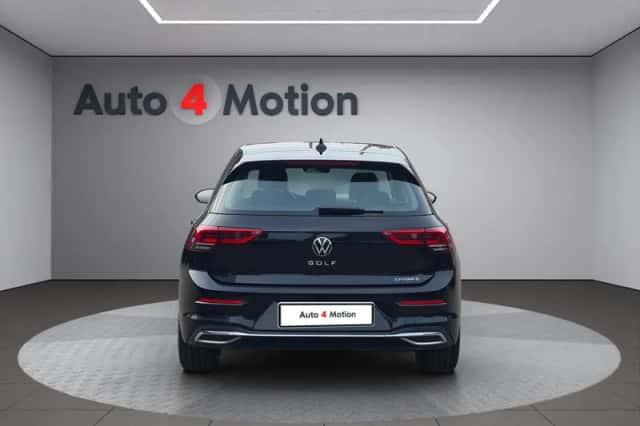 Volkswagen Golf (2024) thumbnail 6
