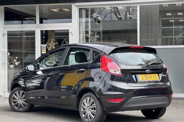 Ford Fiesta (2015) thumbnail 3