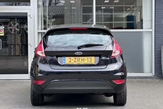 Ford Fiesta (2015) thumbnail 4