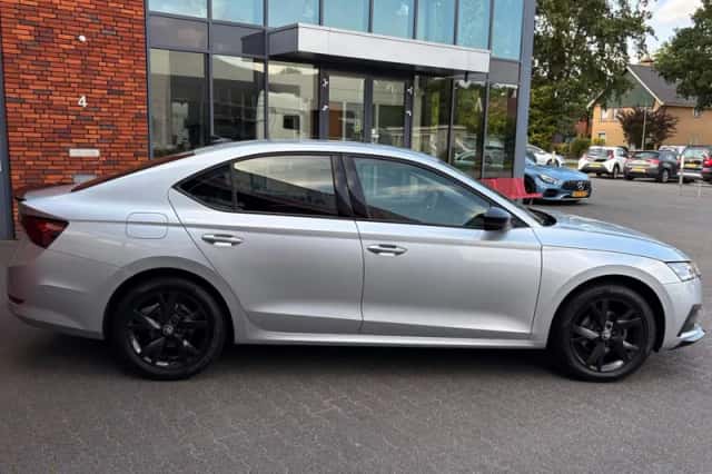 Škoda Octavia (2022) thumbnail 3
