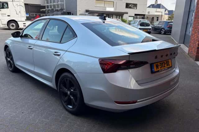 Škoda Octavia (2022) thumbnail 4