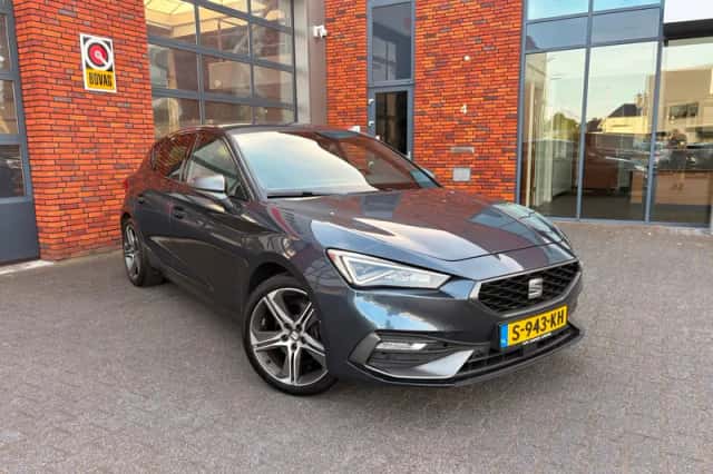 SEAT Leon (2023) thumbnail 2