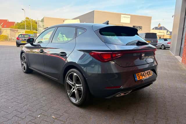 SEAT Leon (2023) thumbnail 4
